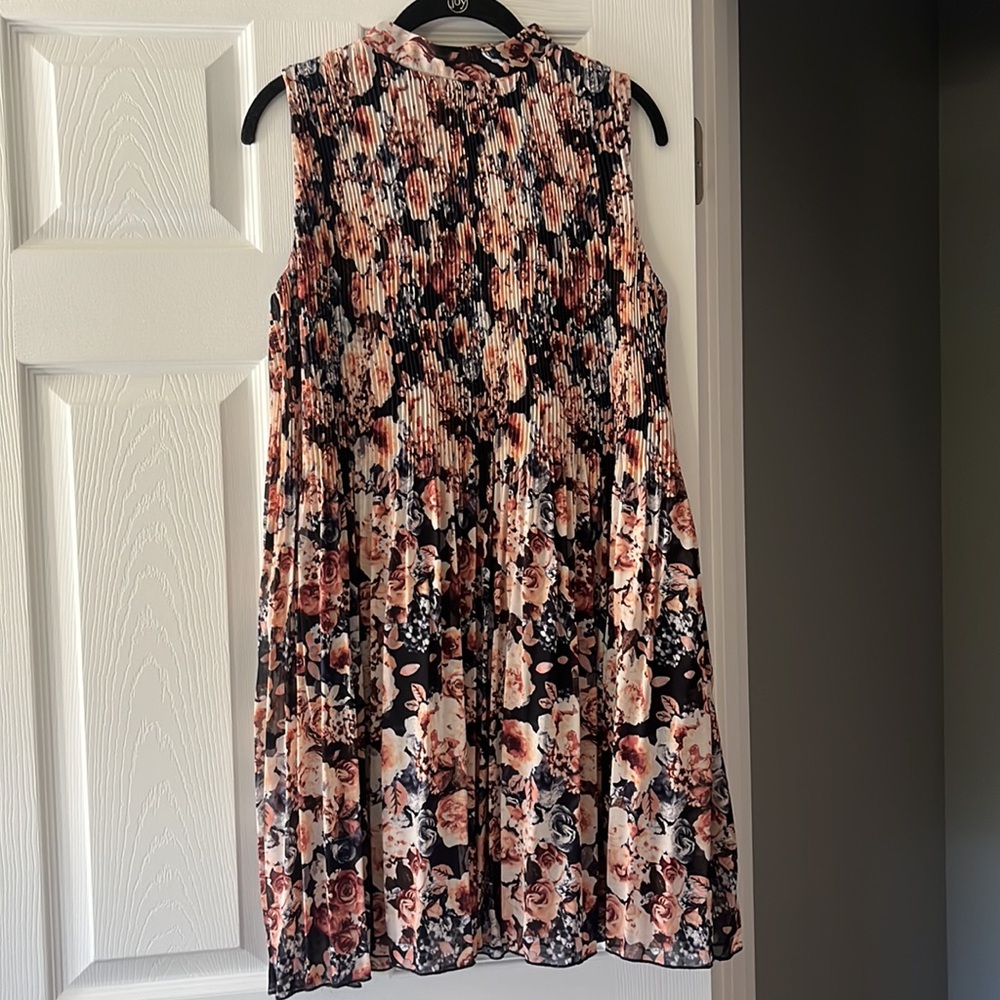 Xhileration Micro-Pleated Floral Sleeveless Shift Dress